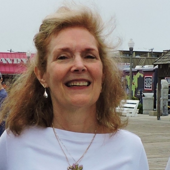 Meet your Posher, Tina - Picture 4 of 6